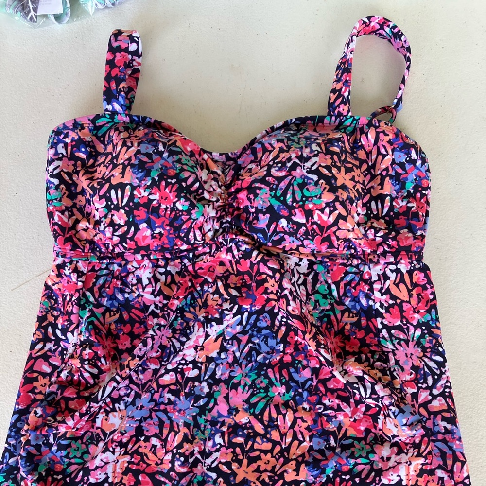 Motherhood Maternity Brand New Never Worn Swim Suit Medium